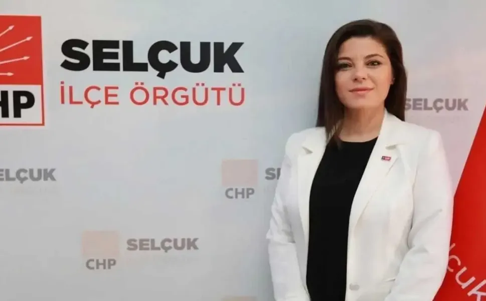 CHP İzmir’in tek kadın ilçe başkanı İpek Onbaşıoğlu istifa etti!