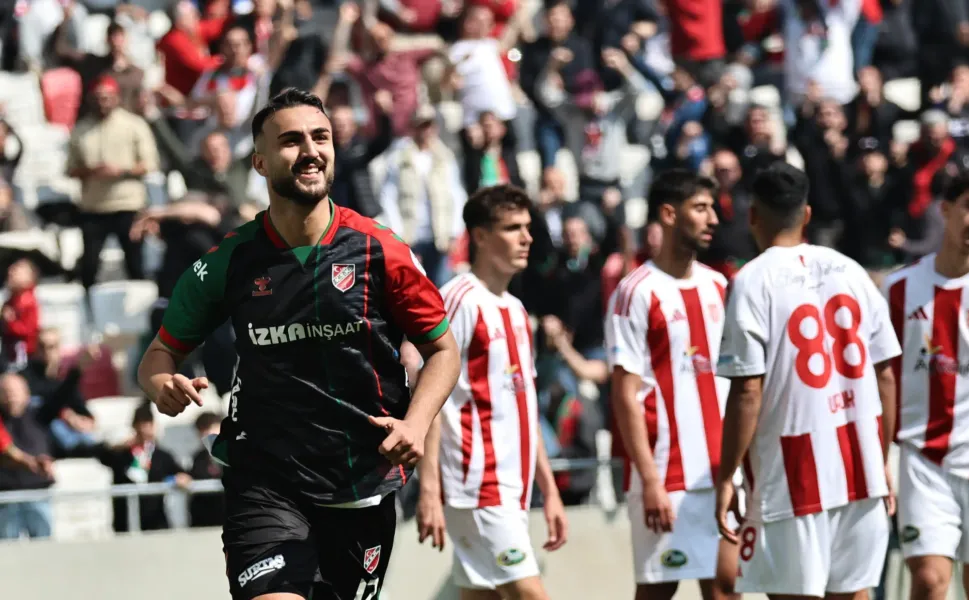 Karşıyaka golcüsüyle yeniden masaya oturuyor