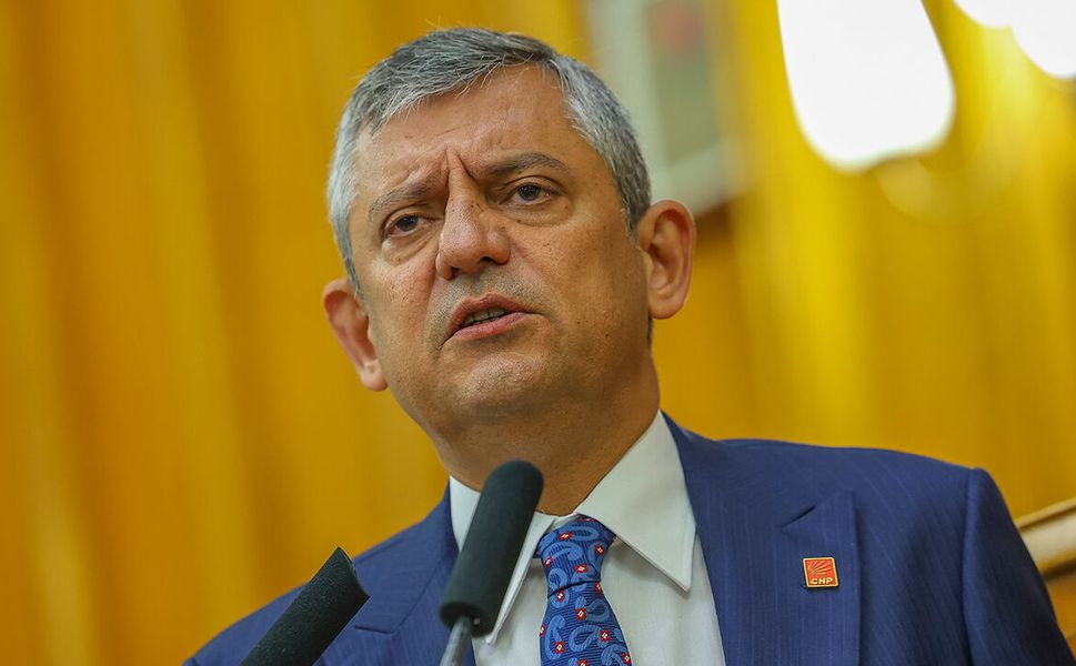 Özgür Özel'den yeni parti iddialarına ilişkin açıklama: "Genel kabul gören isim belli, logo çalışılıyor"