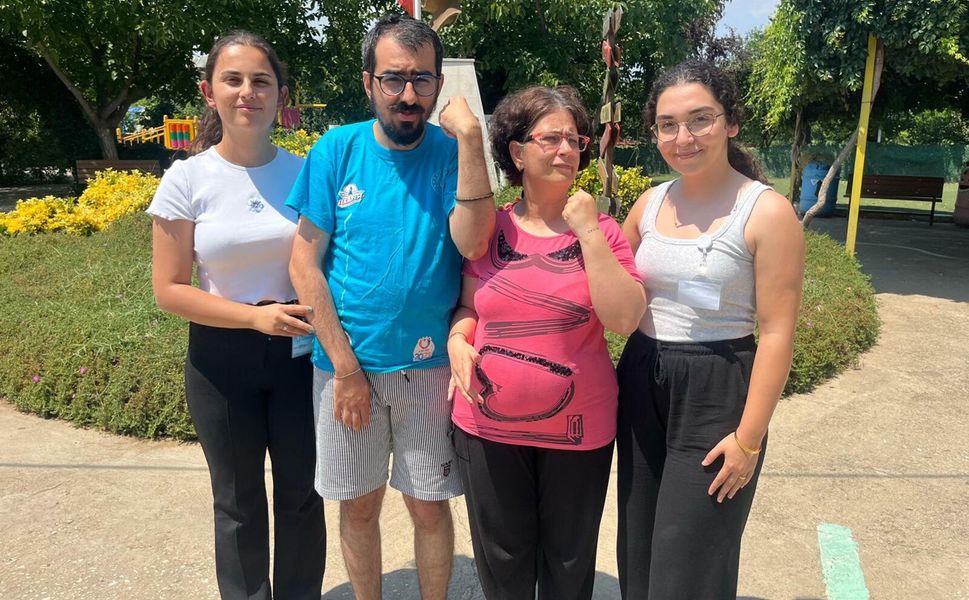 İzmir’de özel gereksinimli 8 öğrenciye “Sevgi İzi” ile koruma kalkanı