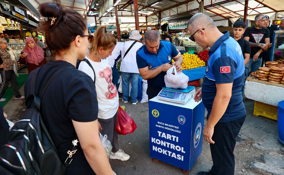 İzmir'in pazarlarında güvenli alışveriş dönemi: Belediye ekipleri denetliyor!