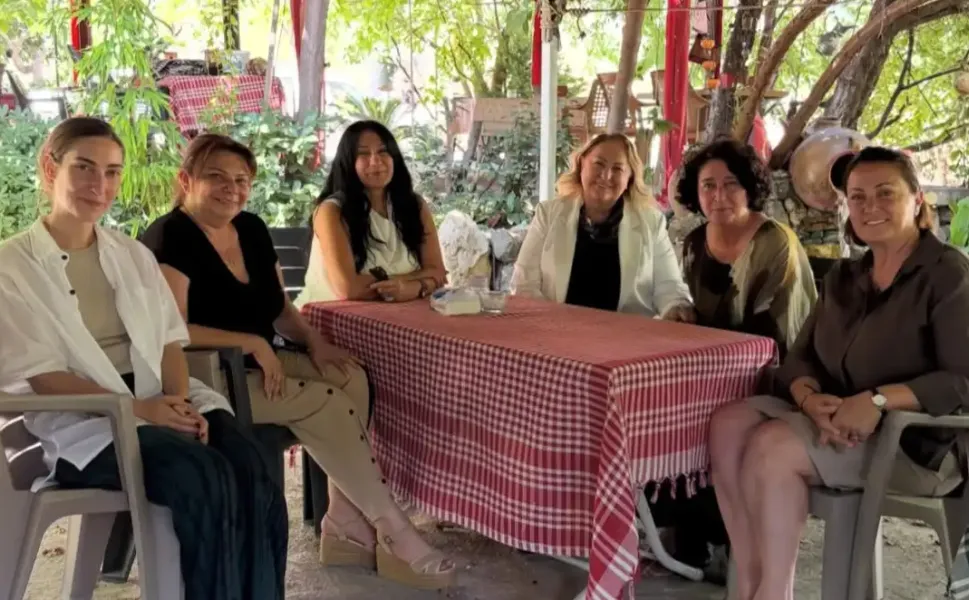 CHP Kadın Kolları Genel Başkanı Ayten Gülsever’den Tunç Soyer’in ailesine ziyaret