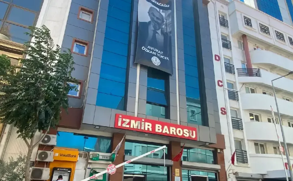 İzmir Barosu'ndan Özkan Yücel'e vefa: Binaya adı verildi