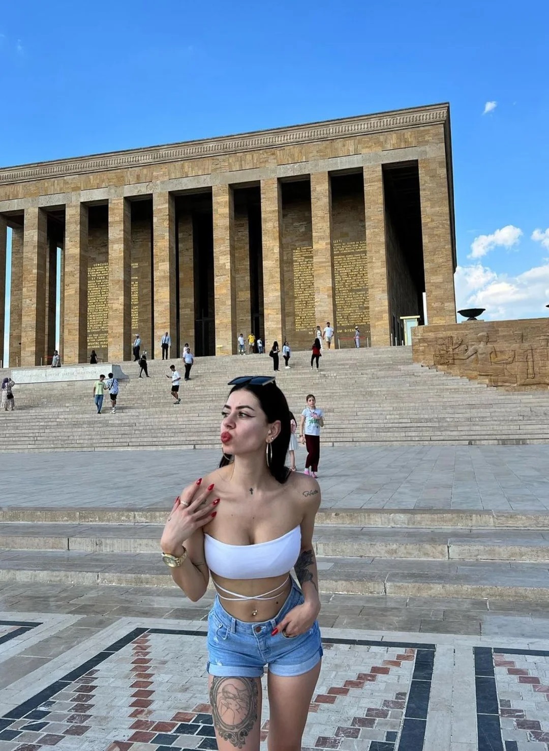 Anıtkabir'de skandal fotoğraflar! Sosyal medyada büyük tepki topladı