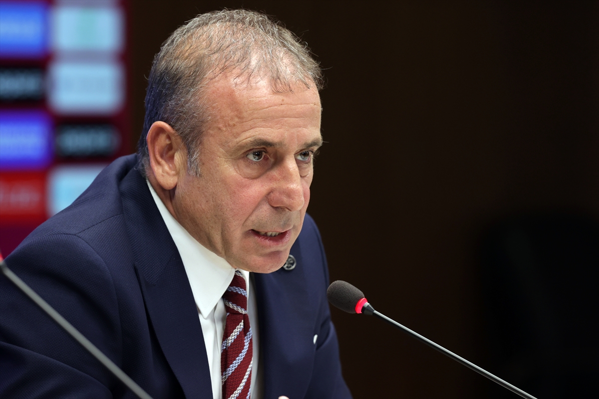 AA-20231018-32443529-32443525-TRABZONSPOR_TEKNIK_DIREKTORU_ABDULLAH_AVCI