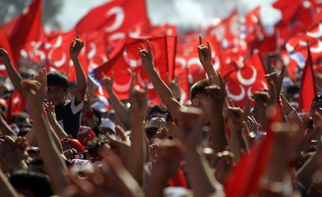 Türkiye'nin seçim atmosferine doğru ilerlerken, MHP Genel Başkan Yardımcısı Sadir Durmaz, 31 Mart 2024 Mahalli İdareler Seçimleri için 55 kişilik yeni bir aday listesini kamuoyuna duyurdu.