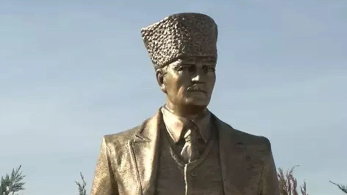 Atatürkkk Anıt