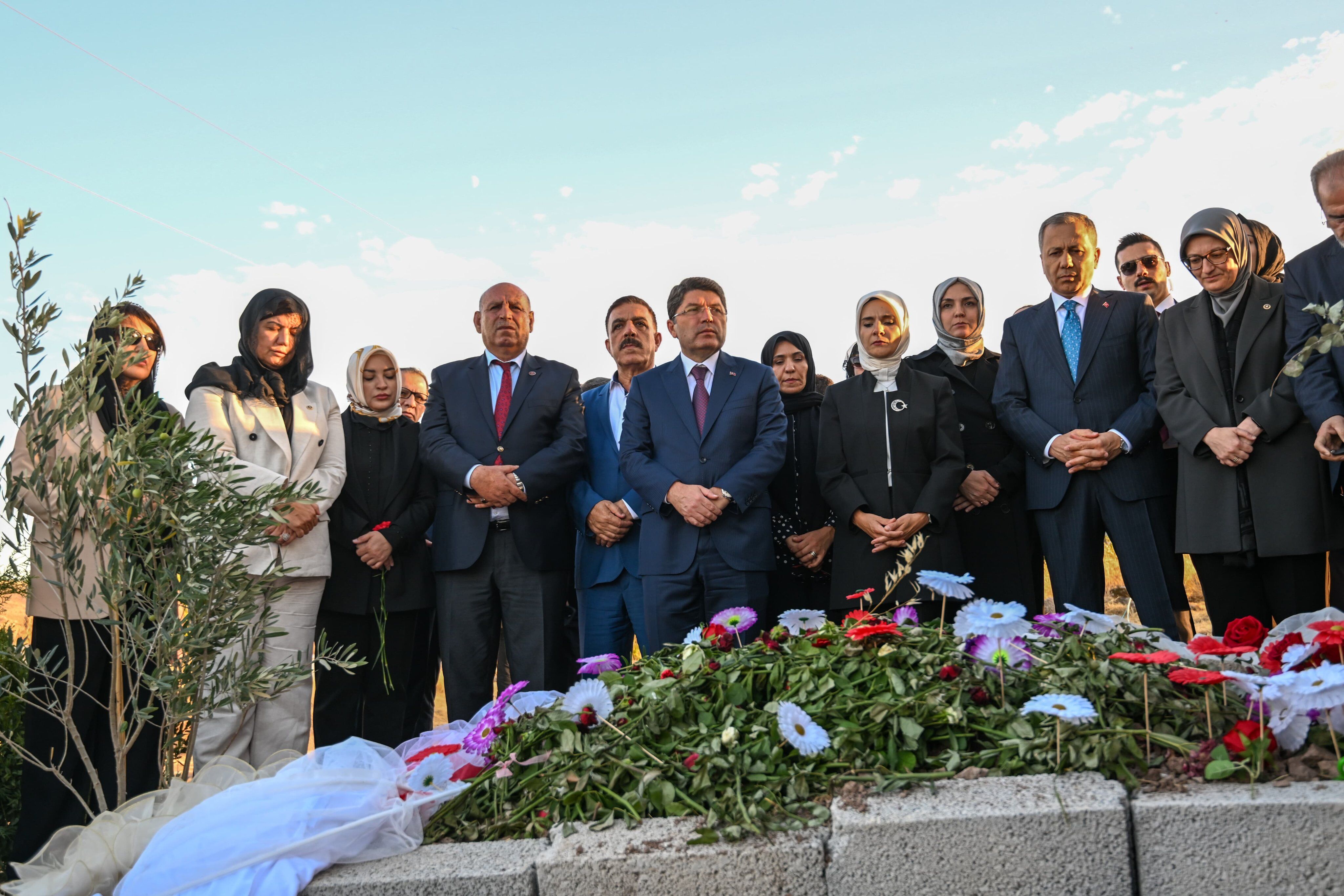 3 Bakandan Narin Güran'a Ziyaret