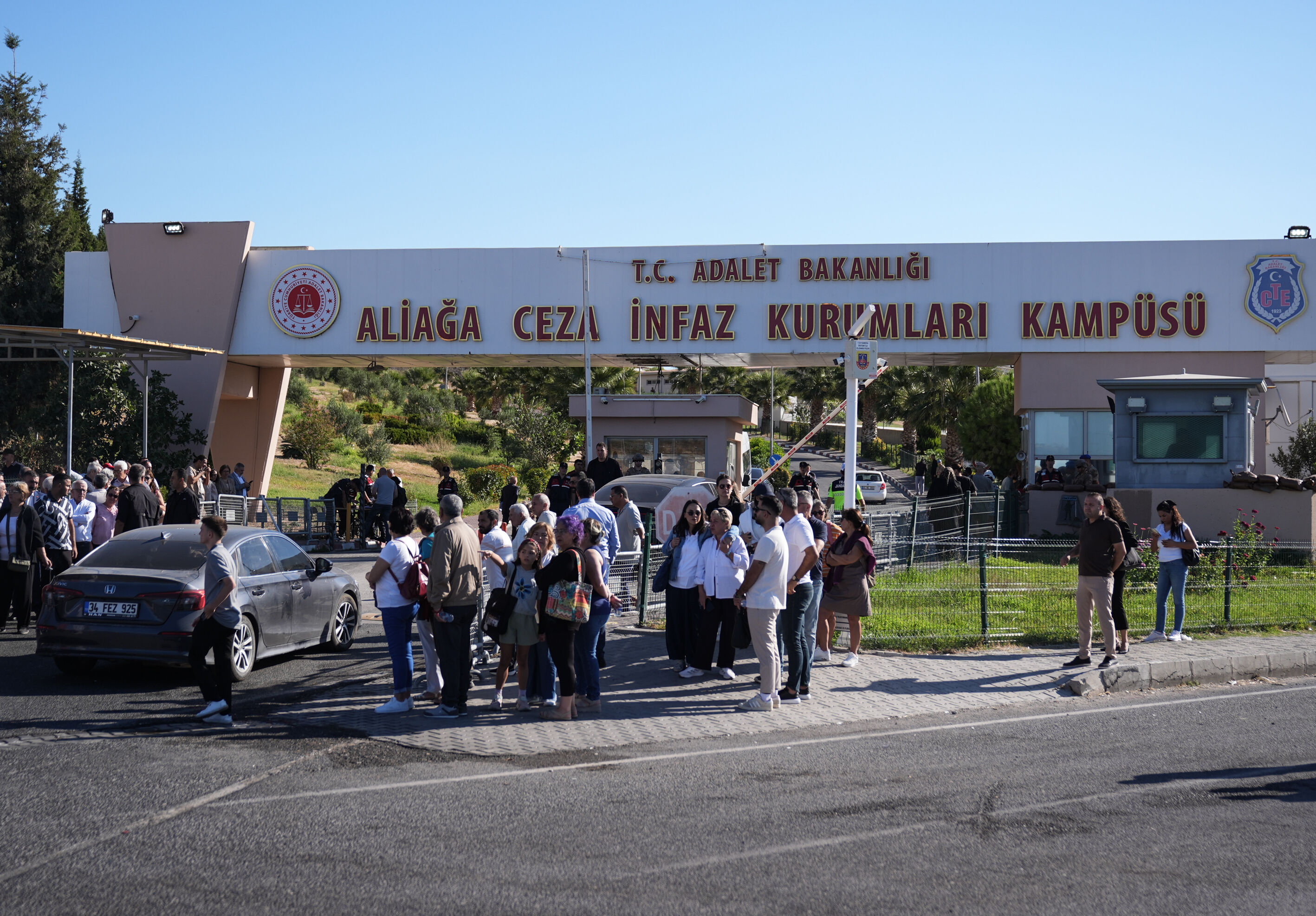 Aa 20250919 39159140 39159135 Izmir Buyuksehir Belediyesine Yonelik Yolsuzluk Sorusturmasi Kapsaminda Acilan Kooperatif Davasi Basladi (1)