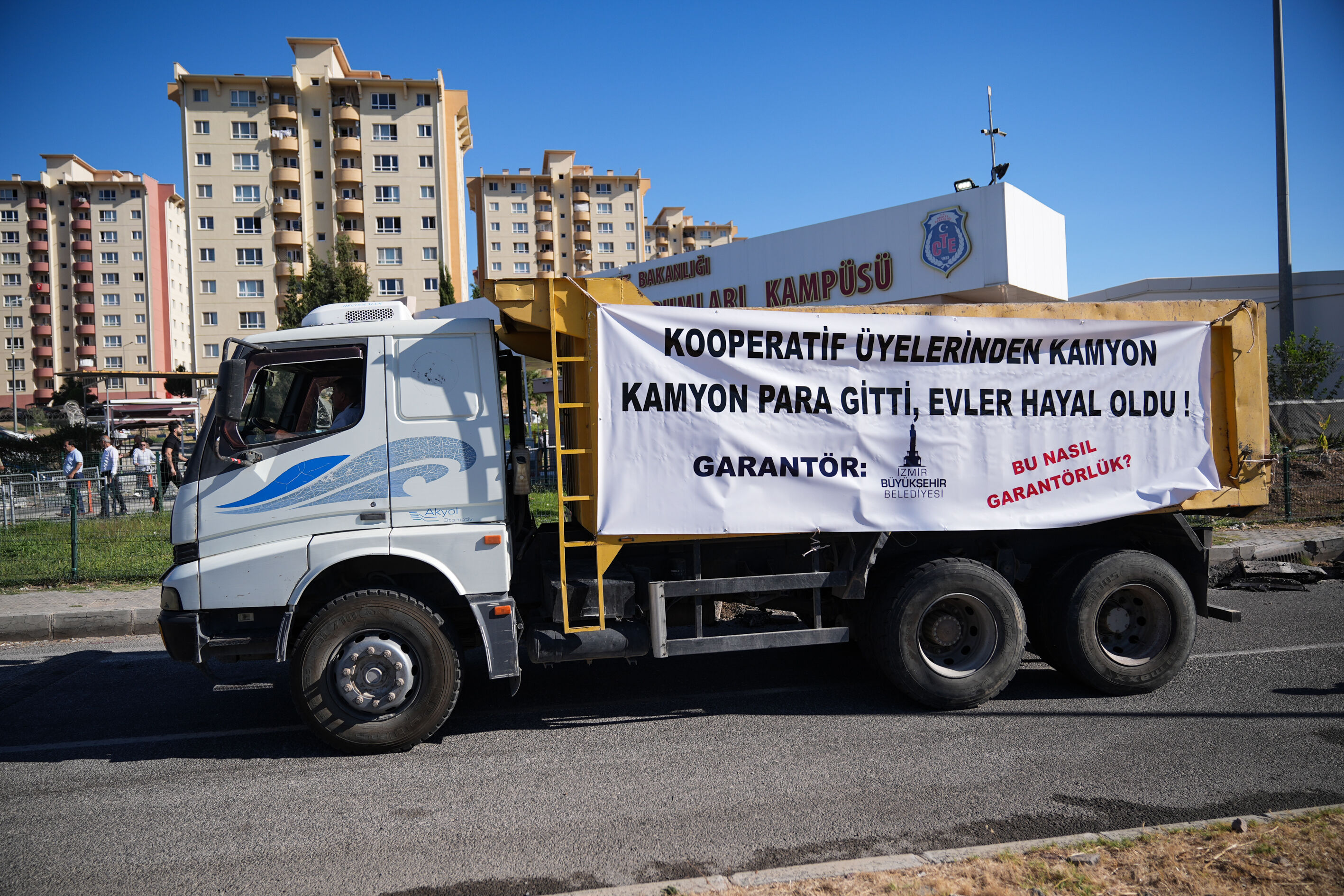 Aa 20250919 39159140 39159139 Izmir Buyuksehir Belediyesine Yonelik Yolsuzluk Sorusturmasi Kapsaminda Acilan Kooperatif Davasi Basladi (1)