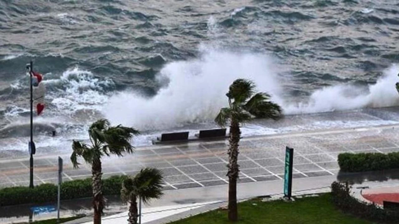 Izmir Sel Firtina