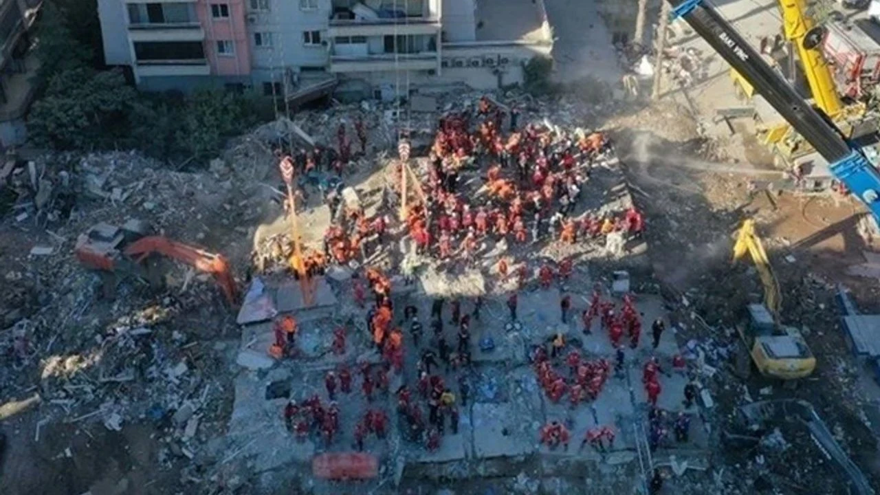 30 Ekim İzmir Depreminin Üzerinden 5 Yıl Geçti Yitirilen 117 Canın Acısı Dinmedi (2)