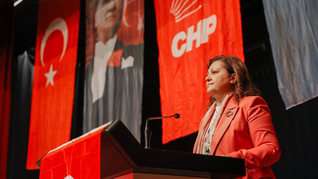 Akp Ye Gececegi Iddia Edilen Chp Li Burcu Koksal Dan Aciklama