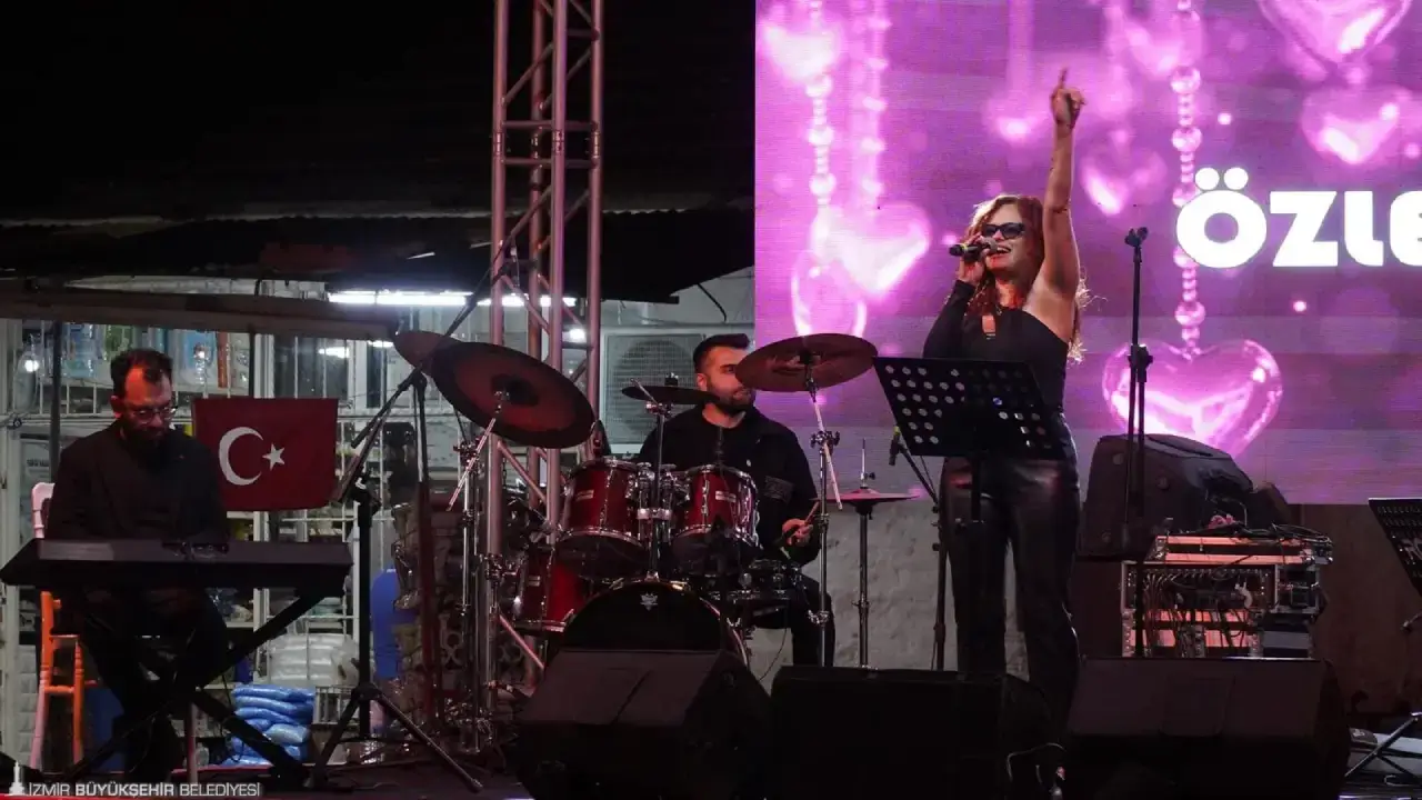 Bergamalılar “Cumhuriyet Her Yerde” Etkinliğinde Coştu (2)