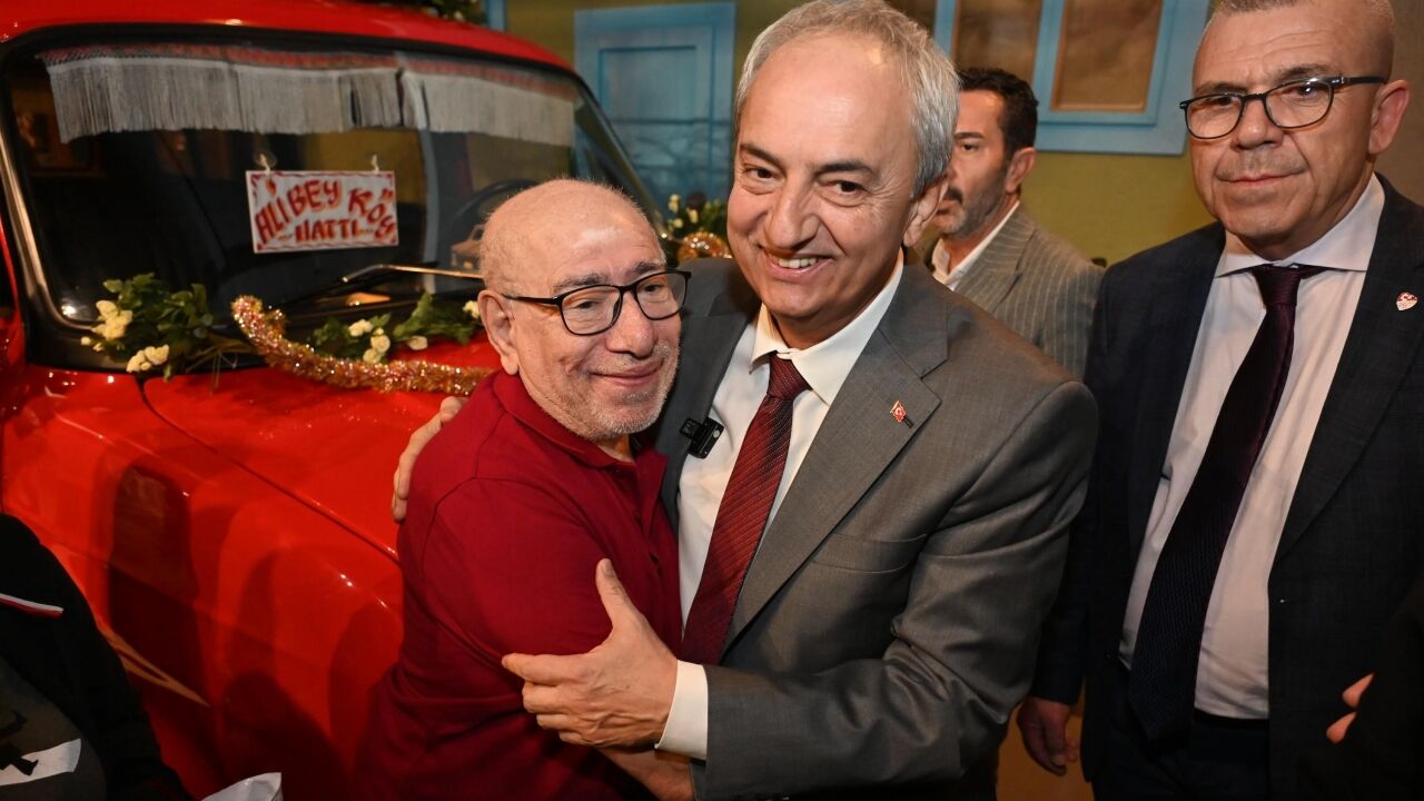 Çiçek Abbas (2)