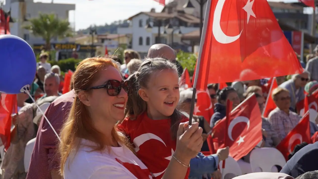 Cumhuriyet Her Yerde Izmirin Dort Bir Yaninda Bayram Coskusu Yasanacak (1)