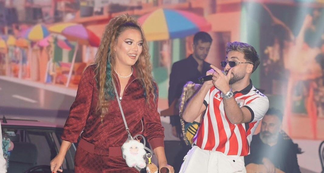 Demet Akalın Kızı Sahneye Çıkınca Duygulandı! (1)