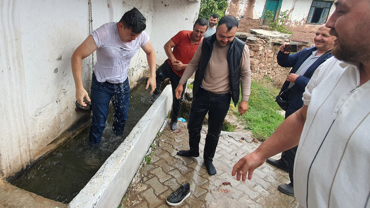 Dugune Gec Gelen Veya Oynamayan Akrabalar Yalaga Atiliyor (2)