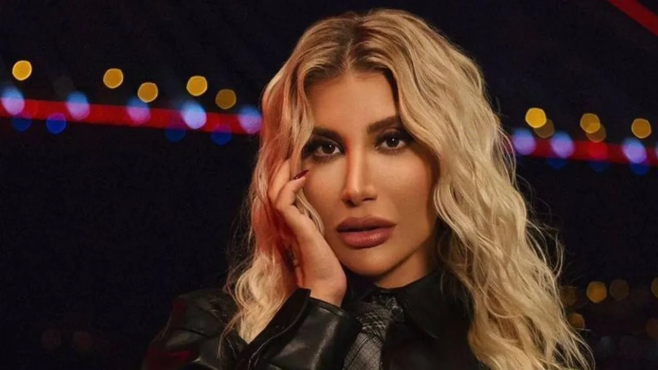 Irem Derici-2