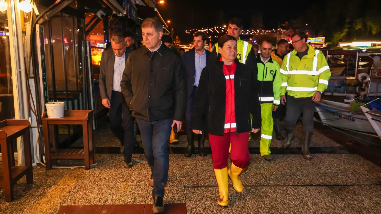 Izmir Focayi Vuran Selin Yaralari Sariliyor Tugay Sahada Talimat Verdi 5
