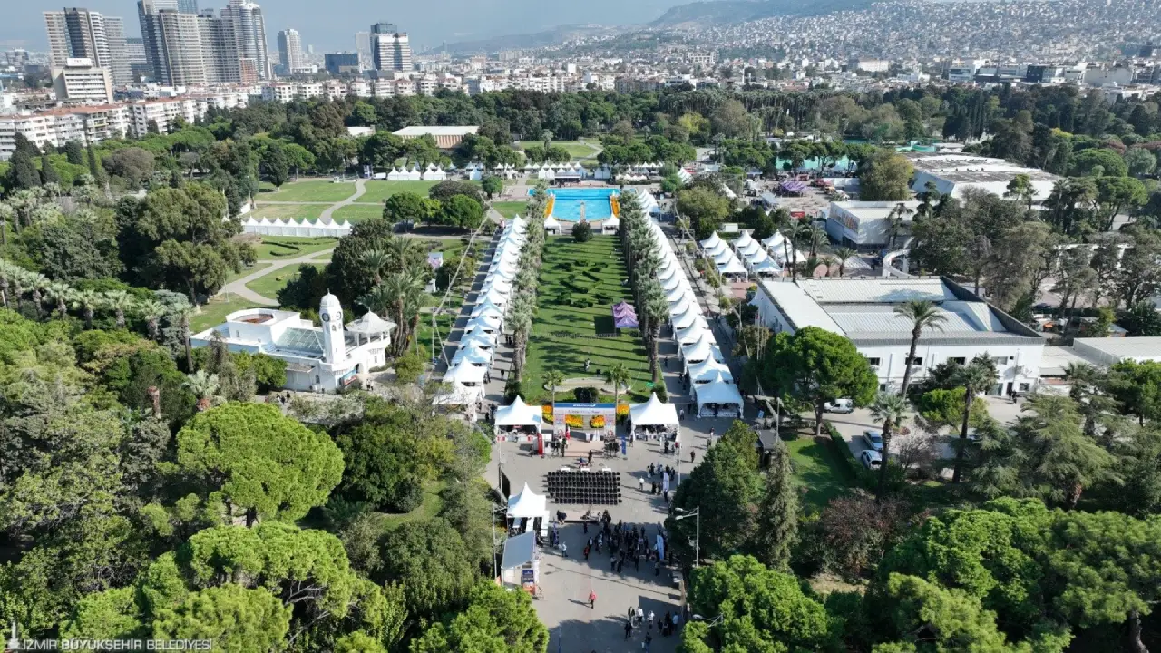 Izmir Kitap Fuarı