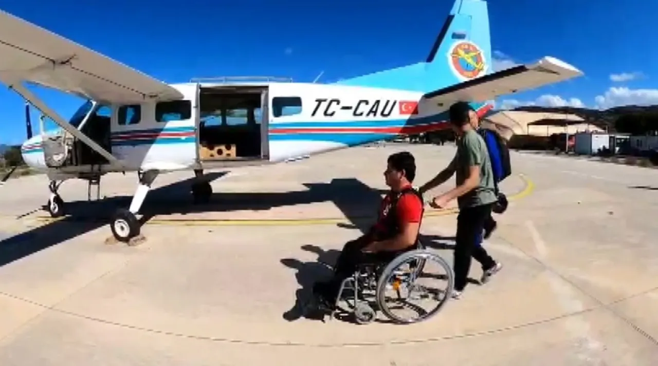 Izmir Semalarinda Engelsiz Atlayis Paralimpik Sporcu Gokyuzunde Tarih Yazdi 04