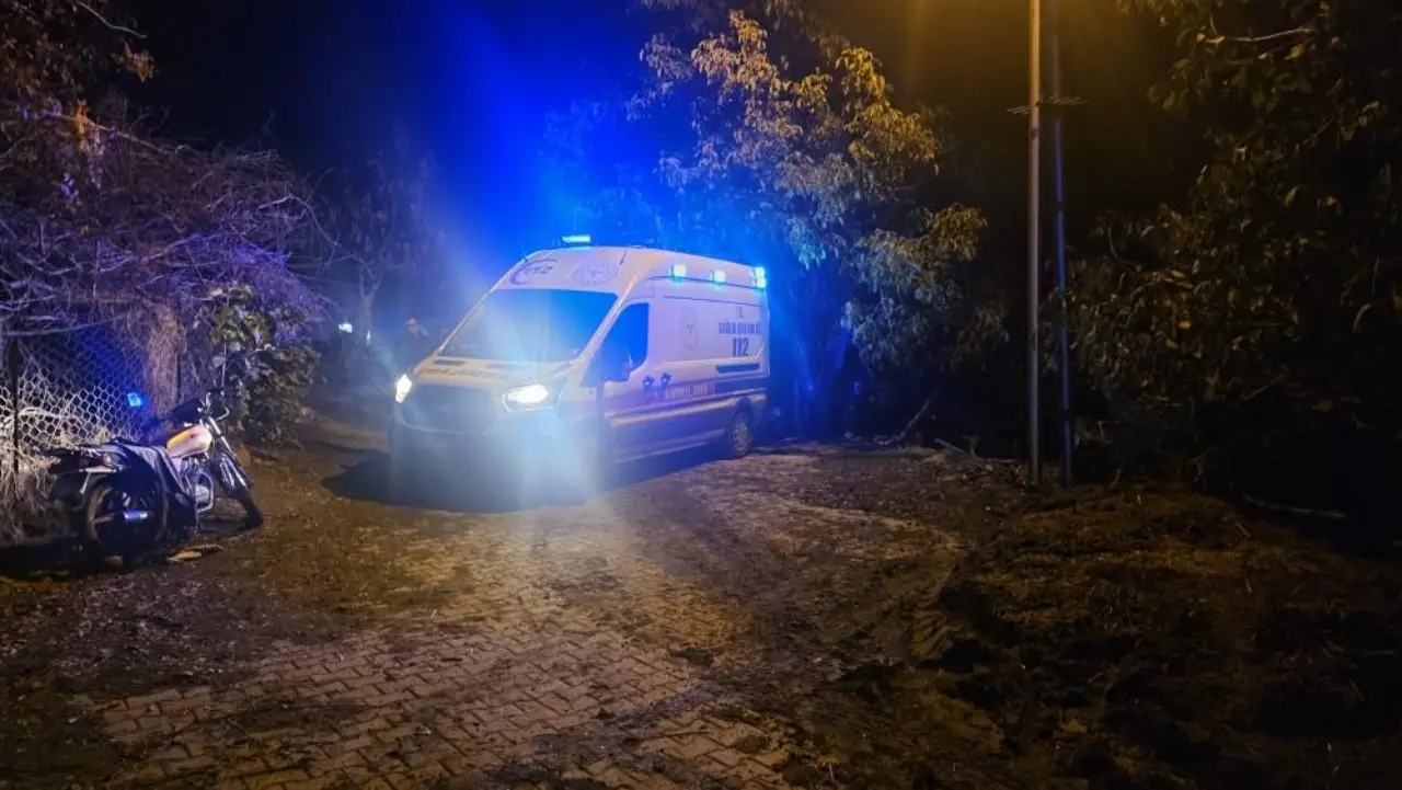 Izmir Tirede Aile Kavgasi Faciayla Bitti Baba Oglunu Oldurdu Anne Agir Yarali (2)-1