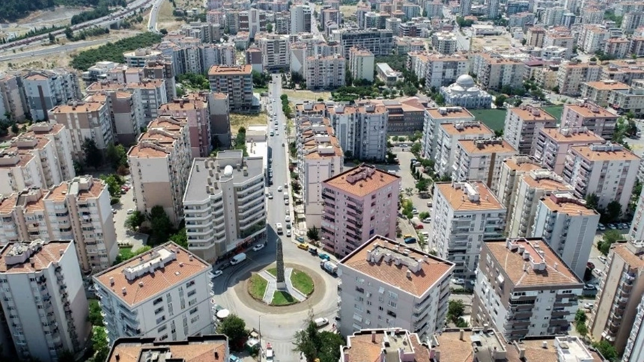 İzmir’de Bir Semt Var Ki… Dün Köşklerle Anılıyordu, Bugün Trafikle!3
