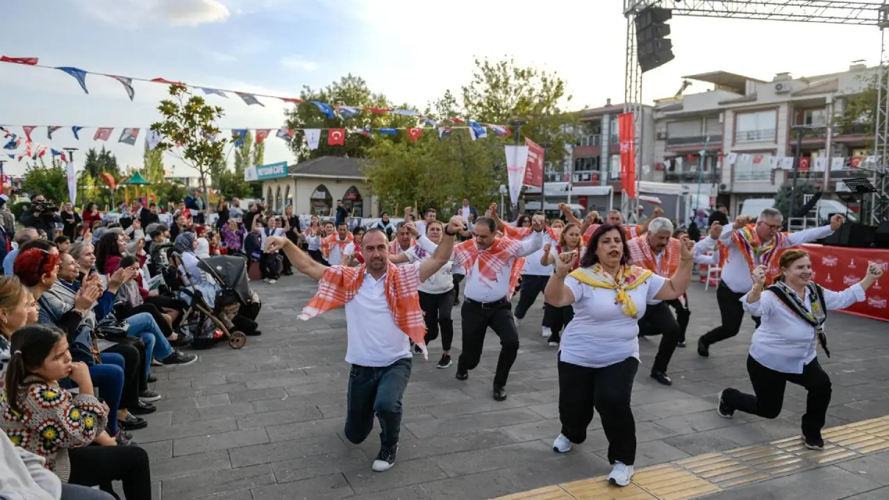 İzmir’de Cumhuriyet Coşkusu Torbalı’dan Başladı (2)