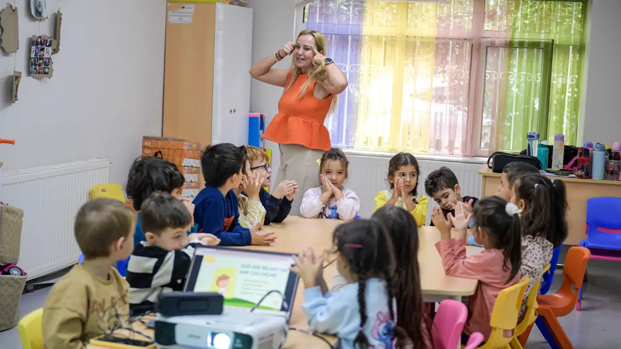 İzmirli Minikler Hayata Yuvamız İzmir’de Hazırlanıyor Eşit Başlangıç, Parlak Bir Gelecek (1)