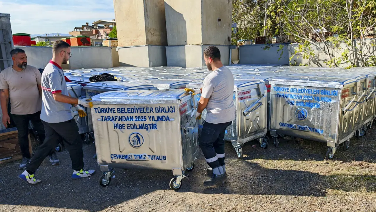 Karsiyaka Belediyesinden Temizlik Seferberligi 460 Yeni Cop Konteyneri Vatandasin Hizmetind (2)