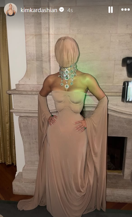 Kim Kardashian’ın “Yüzsüz” Görünümü Şaşkınlık Yarattı! (1)