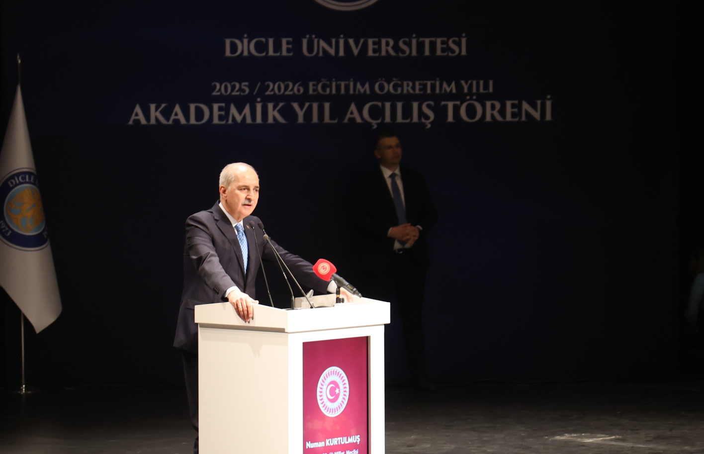 Numan Kurtulmuş, Diyarbakır'da Kürtçe şiir okudu: 