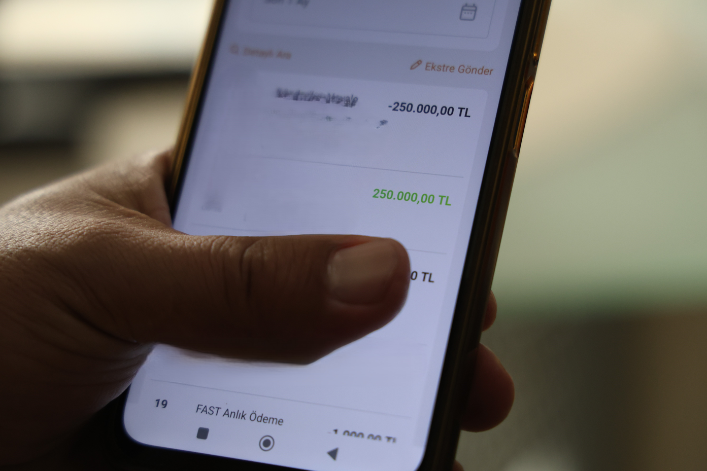 Doğum gününde hesabına yanlışlıkla 250 bin lira geldi: Banka parayı geri istedi-1