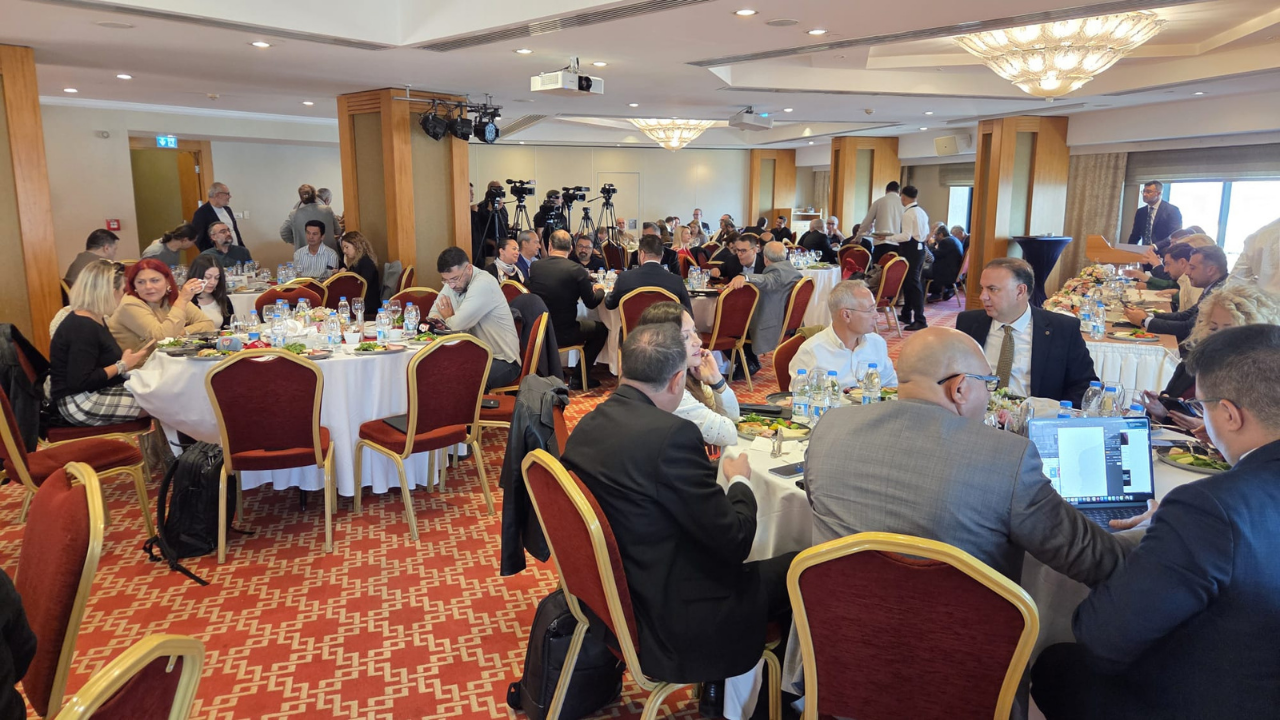Sebnem Bursali Basinin Emegi Caliniyor Izmir Halki Dolandiriliyor (2)