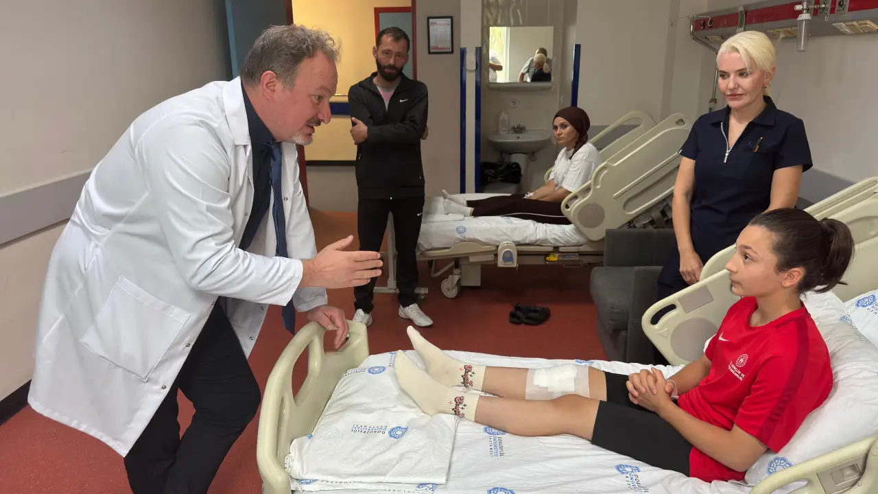 Turkiyede Ilk Kez Izmirde Anne Kasi Kucuk Sporcuyu Yeniden Tatamiye Tasiyacak (2)