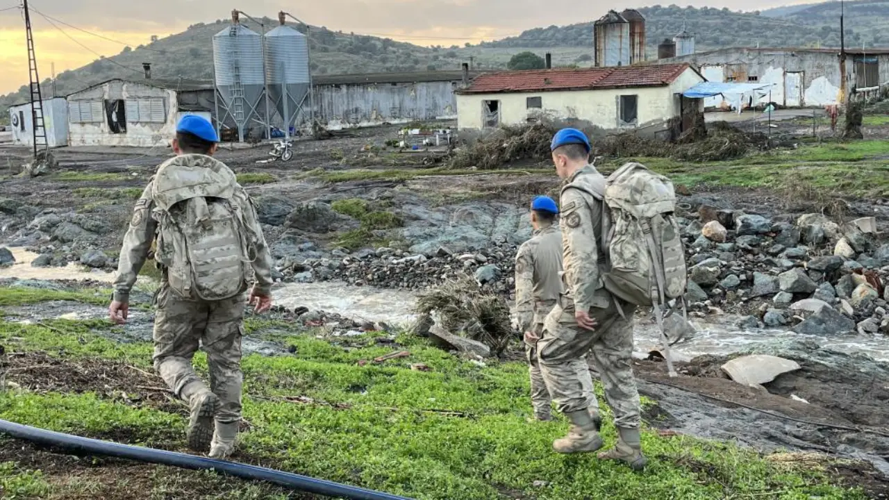 Vali Elban'dan Foça Açıklaması Kayıp Vatandaş Için 43 Dalgıç Ve 5 Dronla 707 Kişilik Ekipten Seferberlik Sürüyor (2)