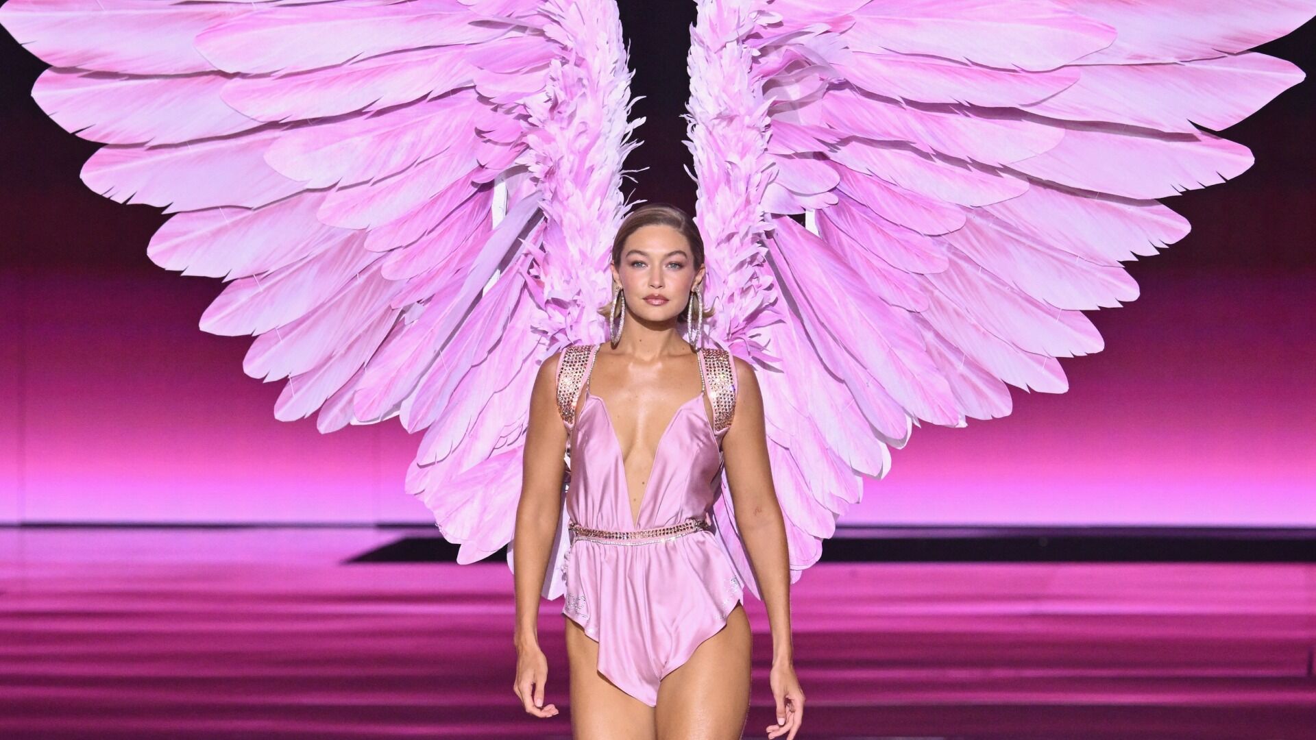 Victoria Secret 2025 Defile 2