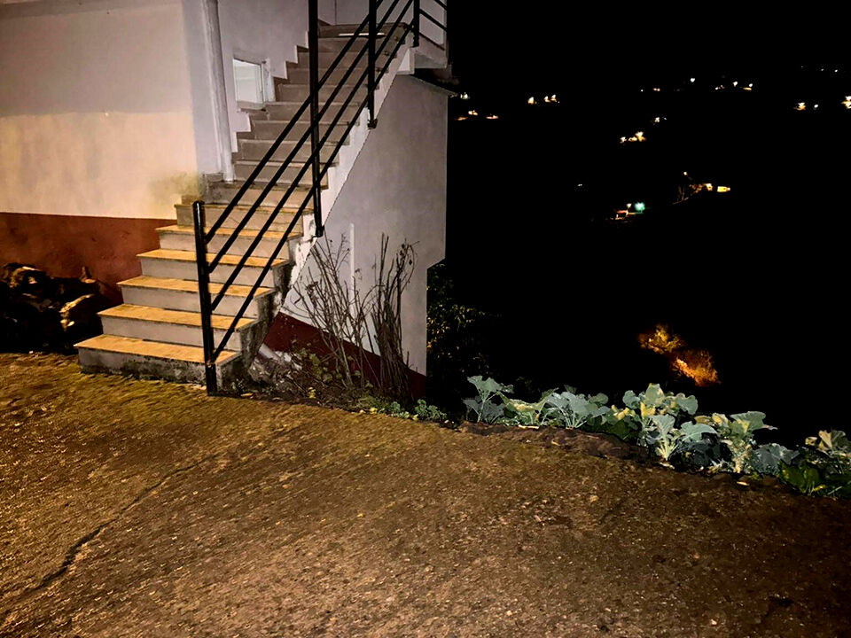 Banyo Camından Içeri Girdi Bilezikleri Alıp Ortalıktan Kayboldu!2