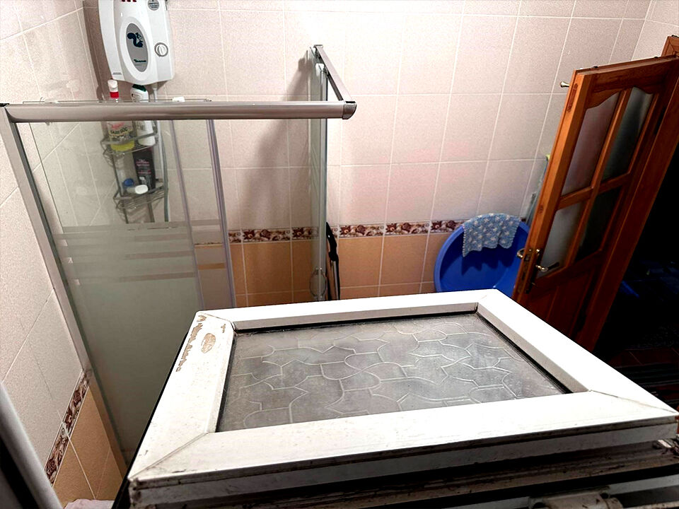 Banyo Camından Içeri Girdi Bilezikleri Alıp Ortalıktan Kayboldu!3