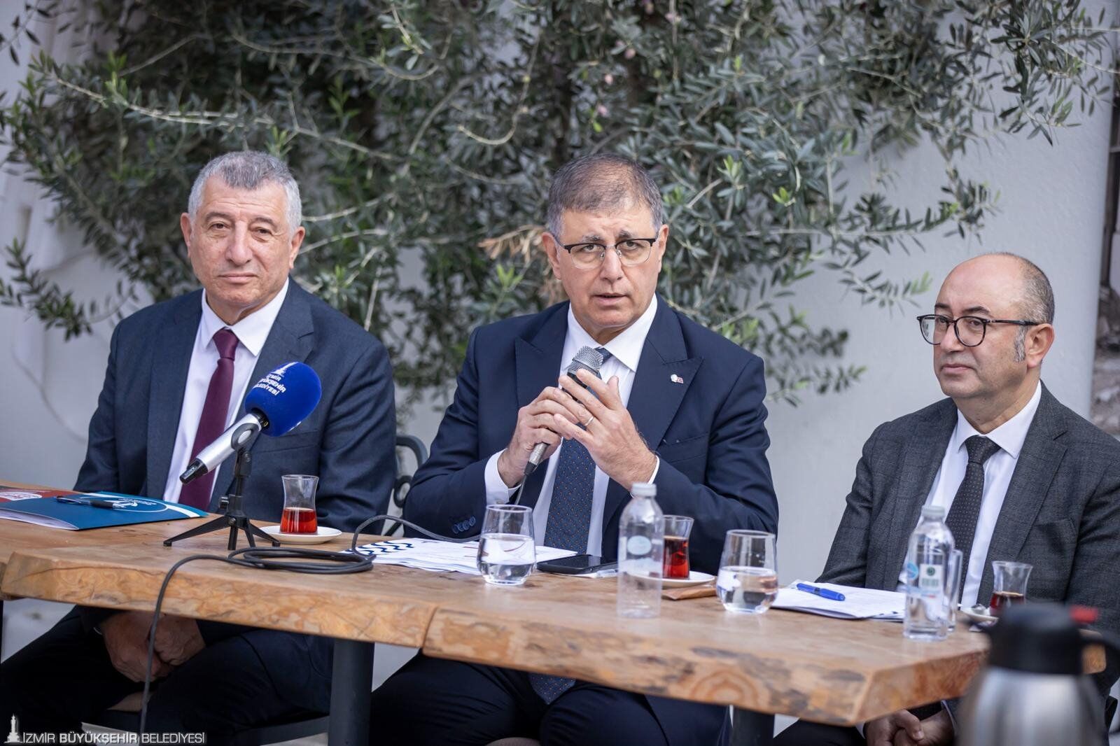 Baskan Tugay Guzelbahce Muhtarlara Soz Verdi Talepler 6 Ayda Gerceklestirilecek (2)