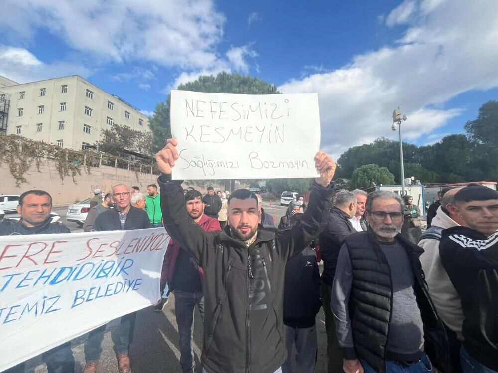 Buca'da Çöp Depolama Alanı Protestosu Mahalleli Koku Ve Sineklerden Cam Açamıyor! (2)