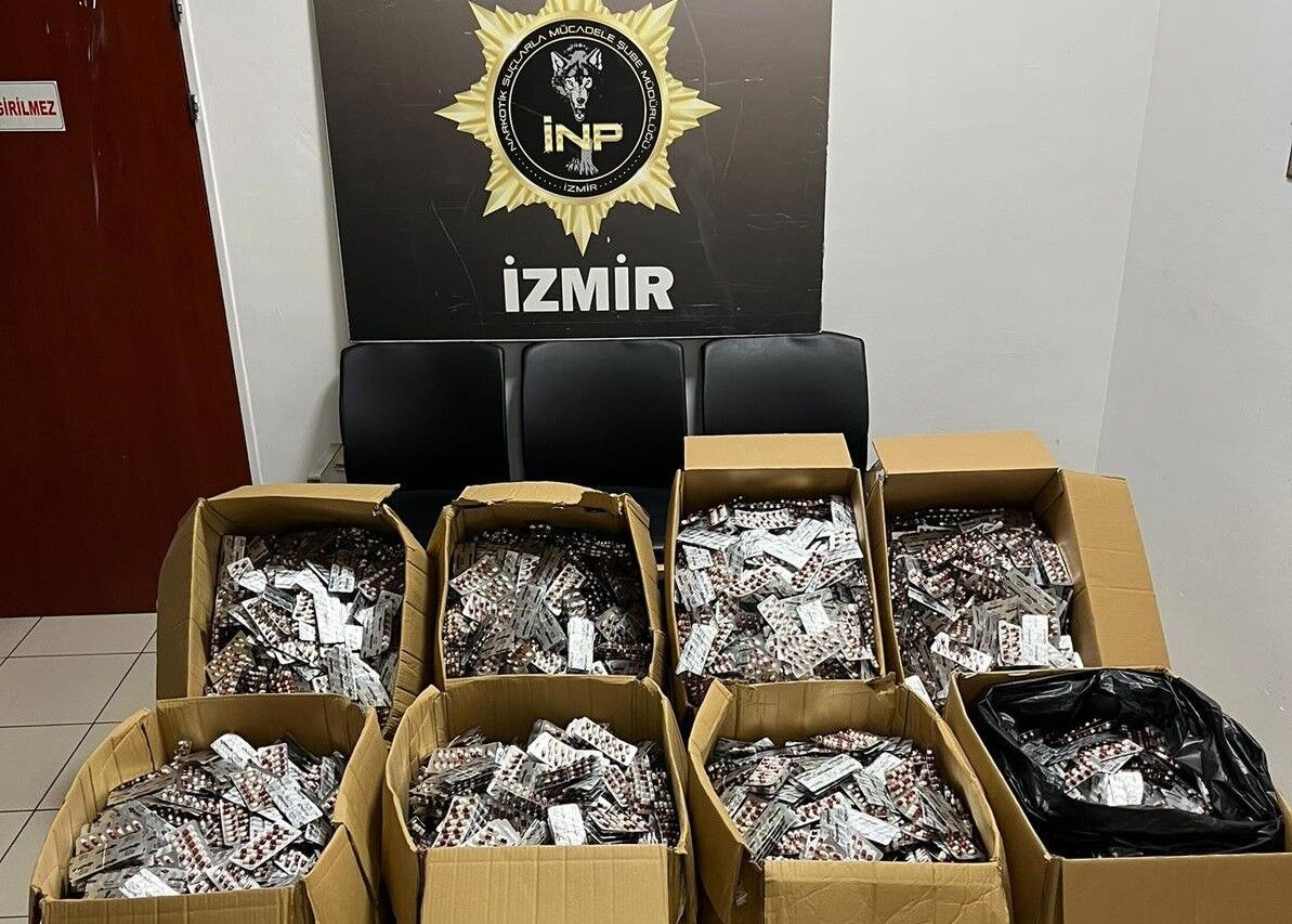 İzmir Bornova’da Narkotik Operasyonu 168 Bin 448 Adet Hap Ele Geçirildi
