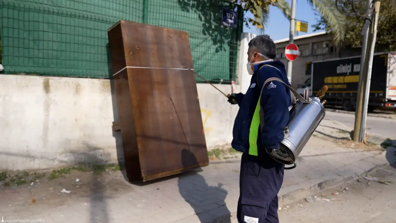 İzmir Büyükşehir Duyurdu Karasinekle Mücadele 12 Ay Boyunca Sürecek (3)