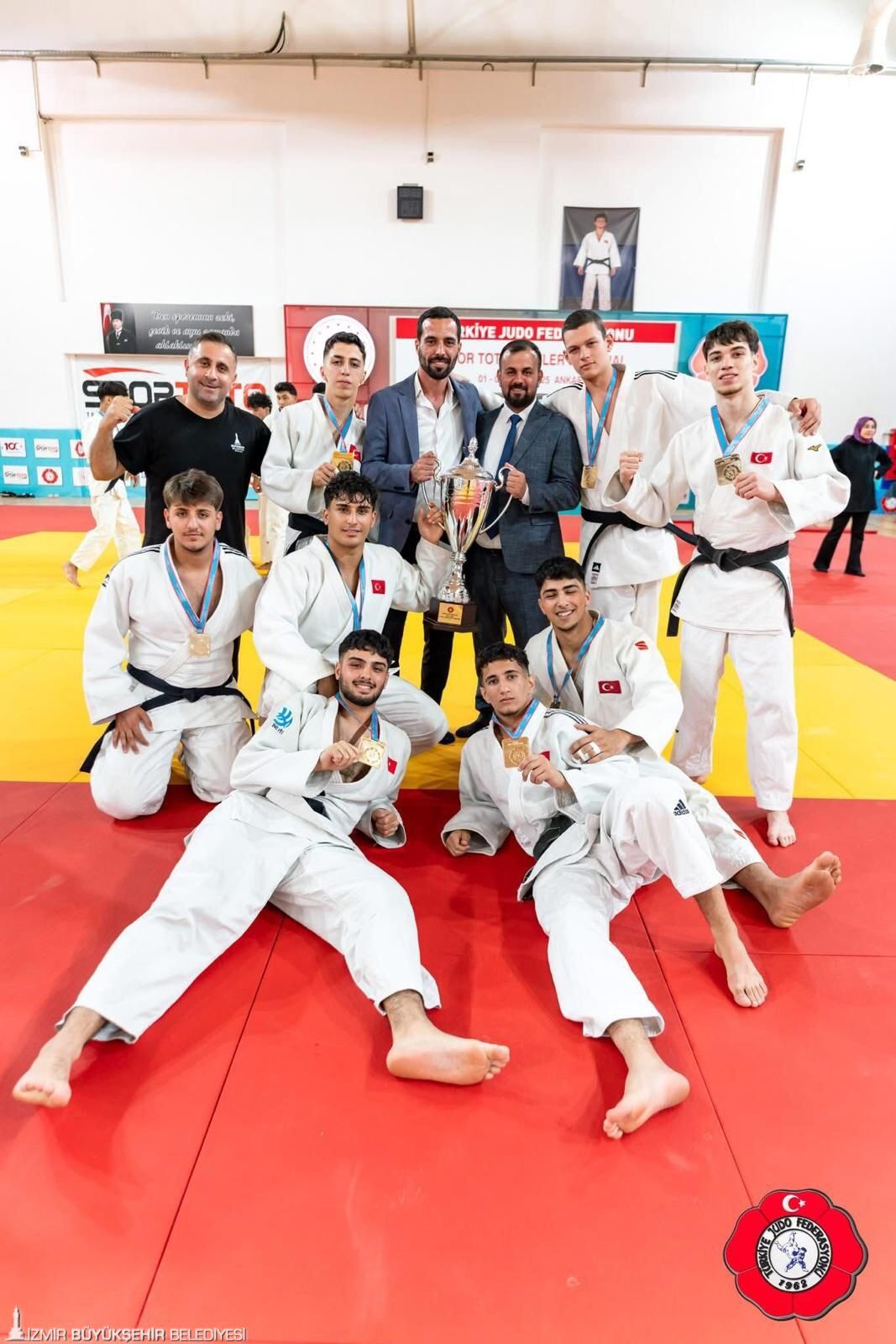 Izmir Büyükşehir Tatamiyi Salladı-1