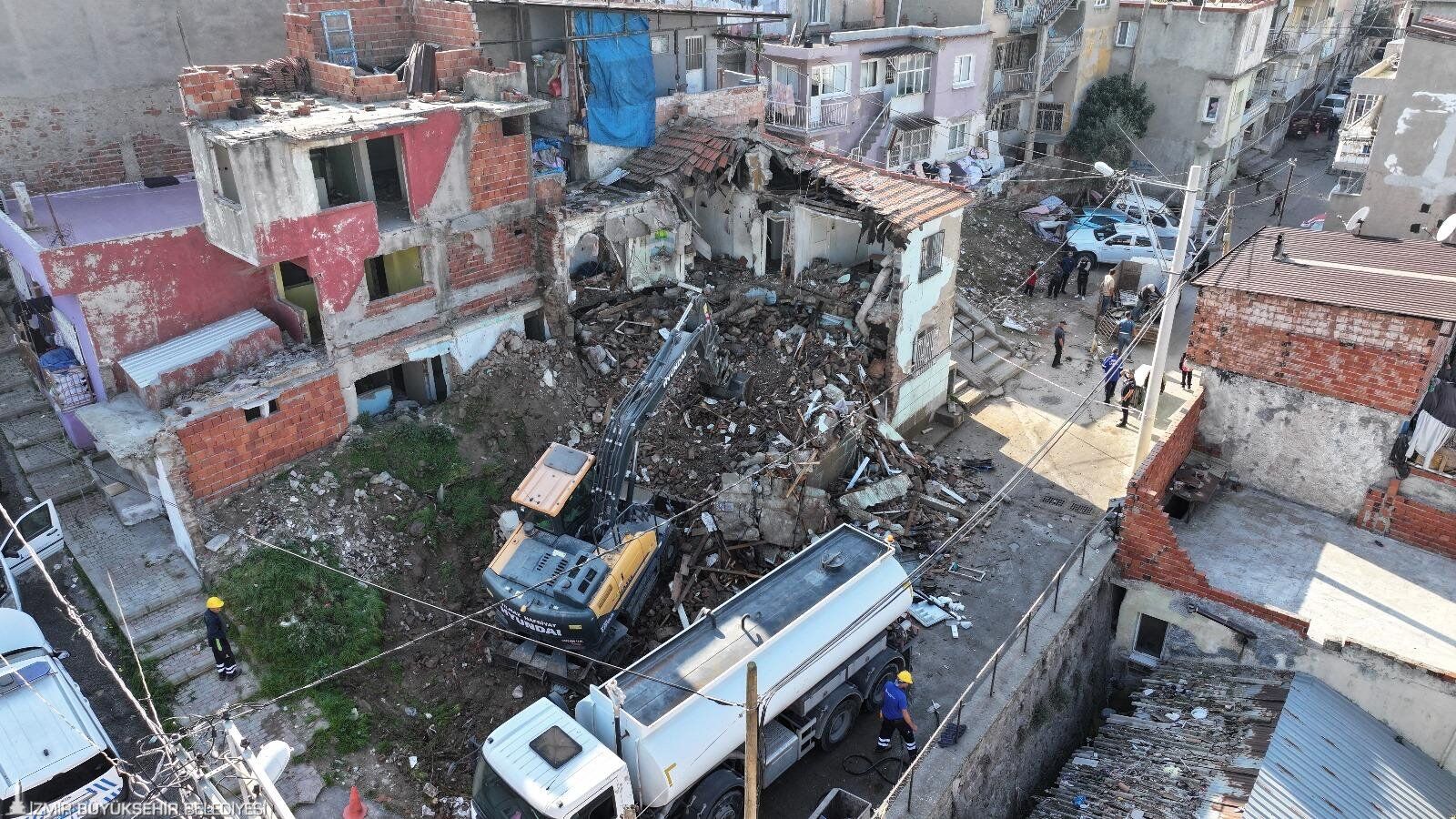 İzmir Büyükşehir'den Tarihi Adım Kadifekale'de Tahliye Ve Yıkım Başladı (1)