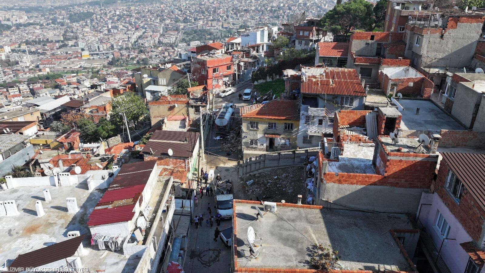 İzmir Büyükşehir'den Tarihi Adım Kadifekale'de Tahliye Ve Yıkım Başladı (2)