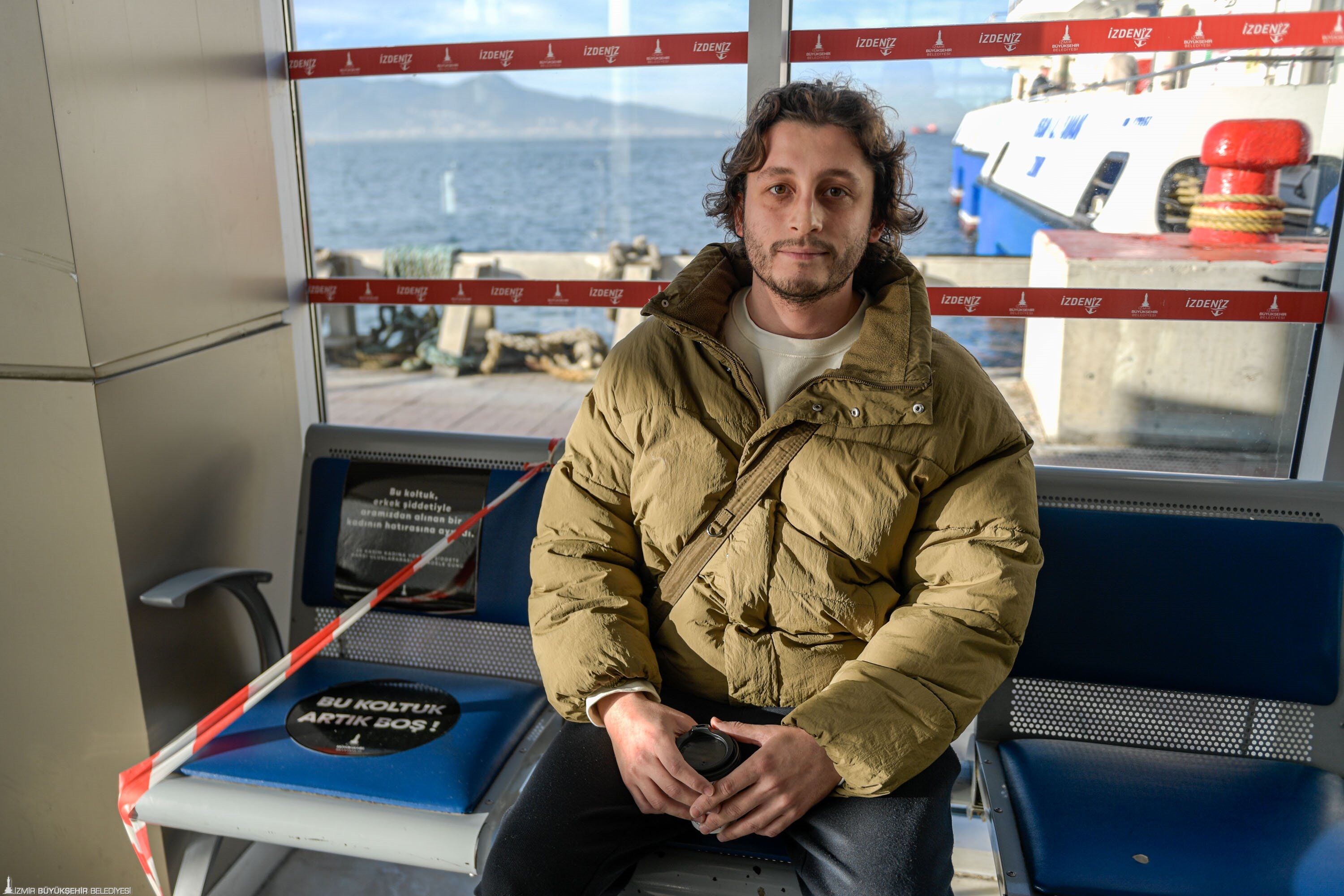 İzmir Büyükşehir'den Toplu Ulaşımda Kadına Şiddete Dikkat Çeken Uygulama “Bir Koltuk Boş, Bir Kadın Eksik” (2)