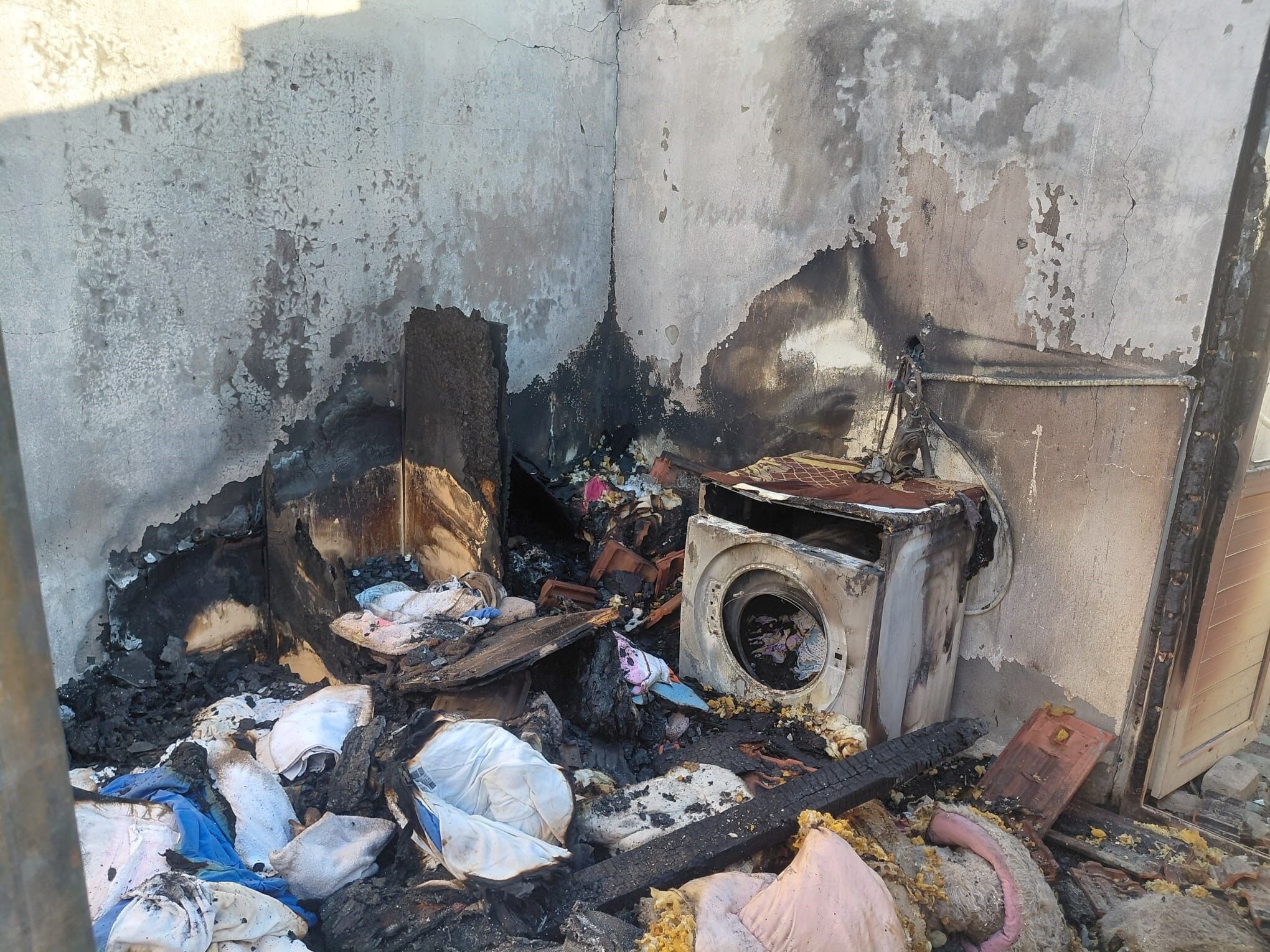 Izmir Menemende Feci Yangin Hayvansever Sule Corekci 20Den Fazla Kediyle Birlikte Oldu