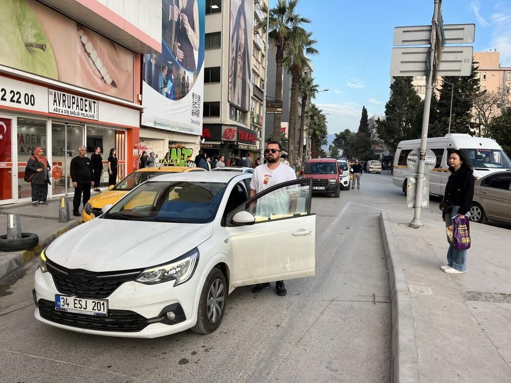 İzmir’de 09.05’Te Hayat Durdu! Ortaya Çıkan Manzara Duygulandırdı (3)